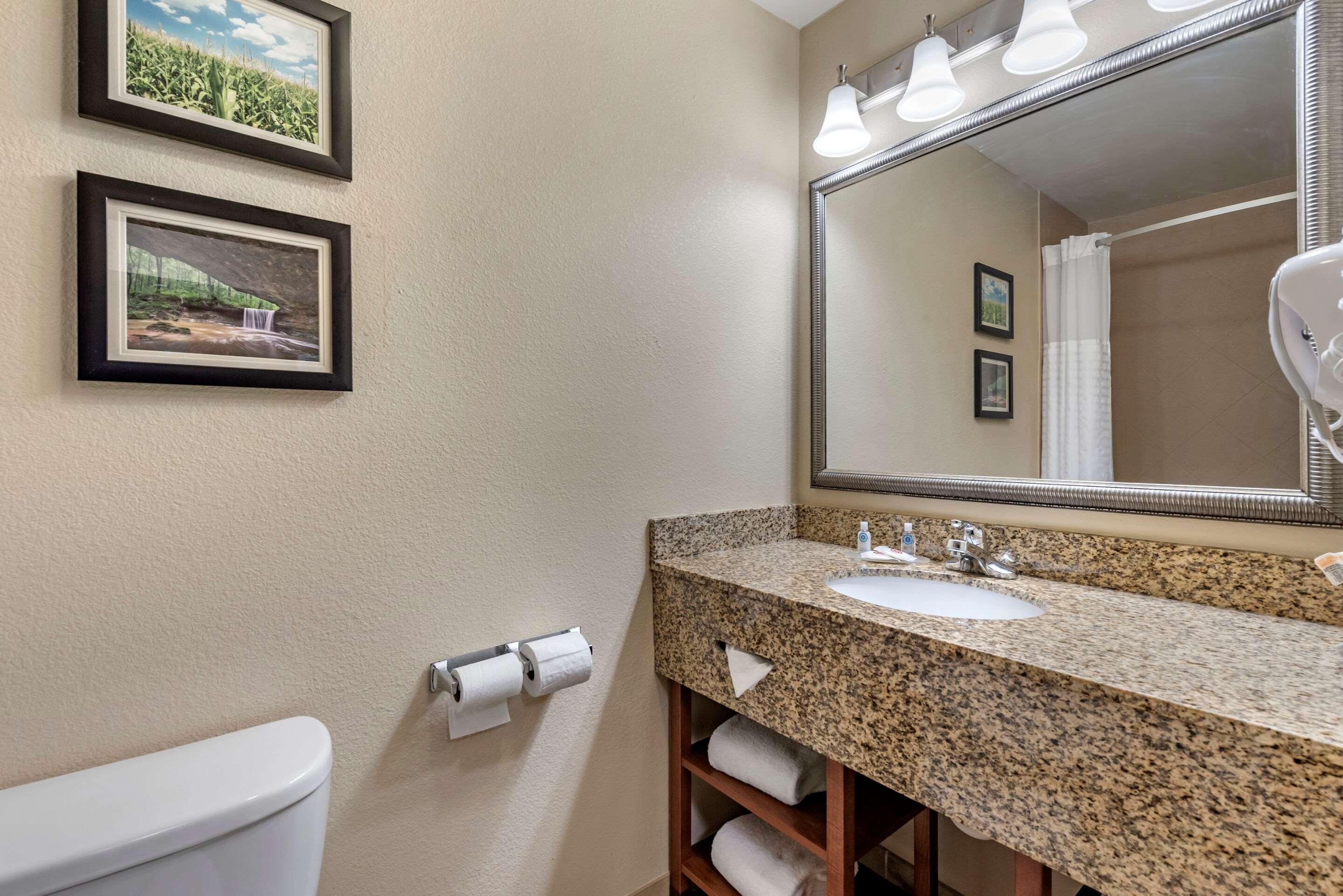 Comfort Inn & Suites Muncie Εξωτερικό φωτογραφία