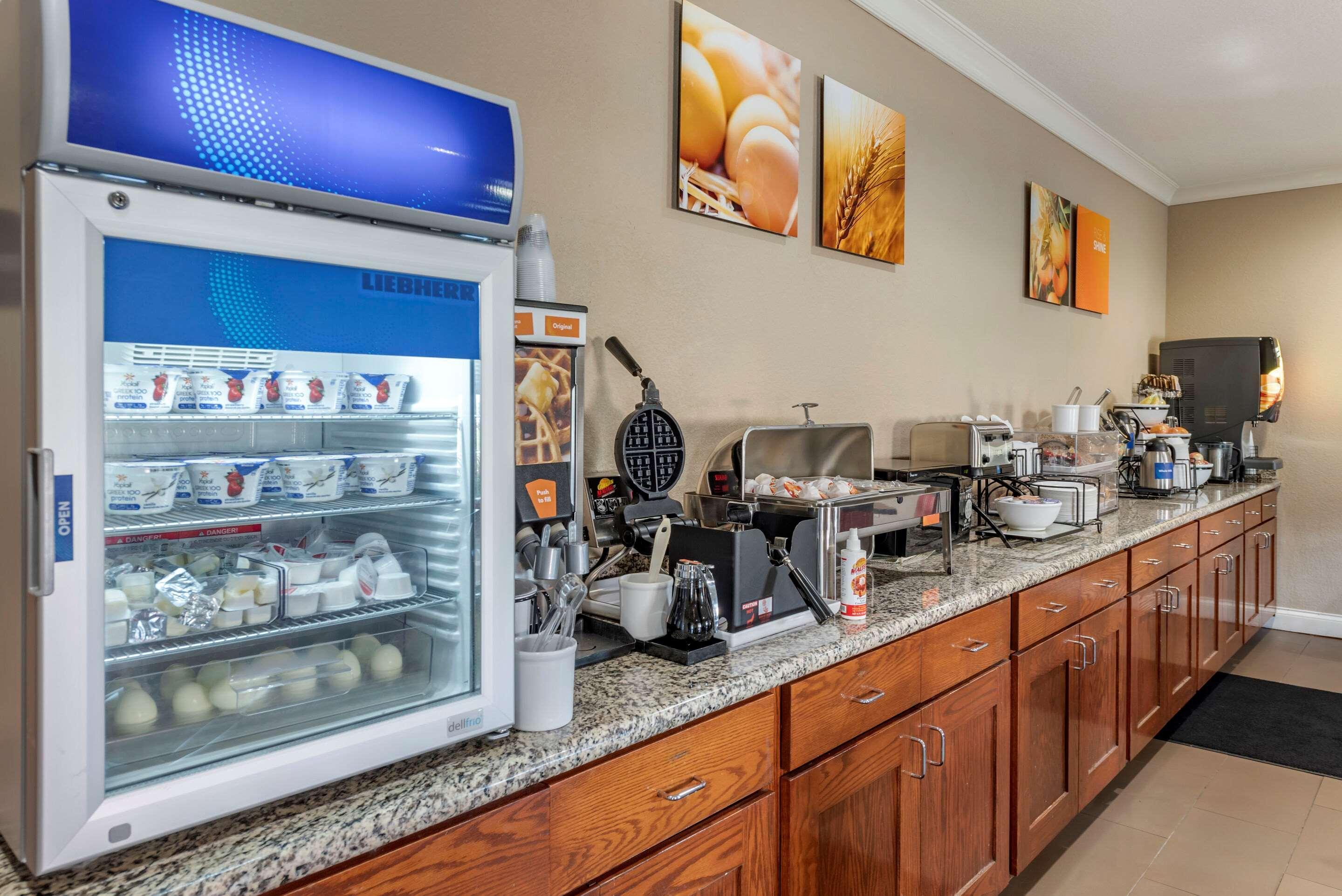 Comfort Inn & Suites Muncie Εξωτερικό φωτογραφία